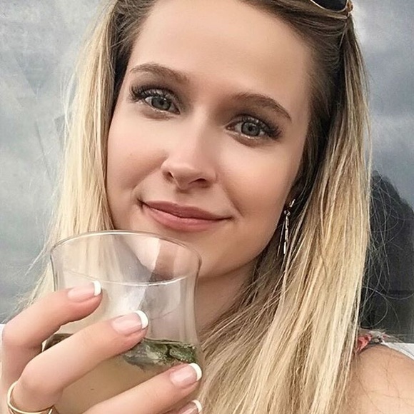 Meet your Posher, Keelin - Picture 1 of 5